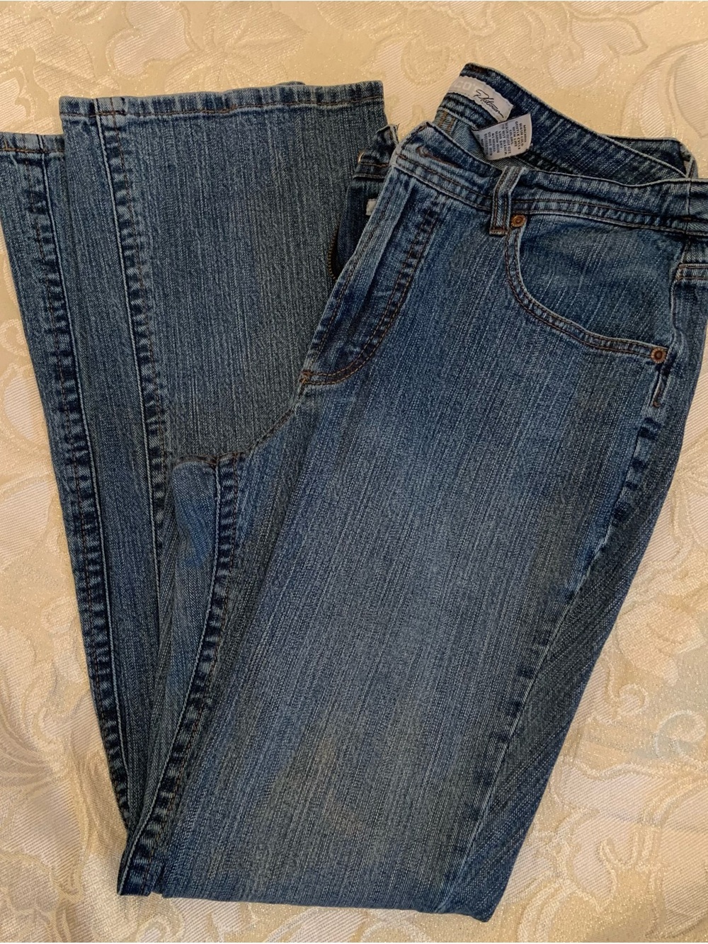 Classic Straight Leg Women’s Jeans in Medium Blue